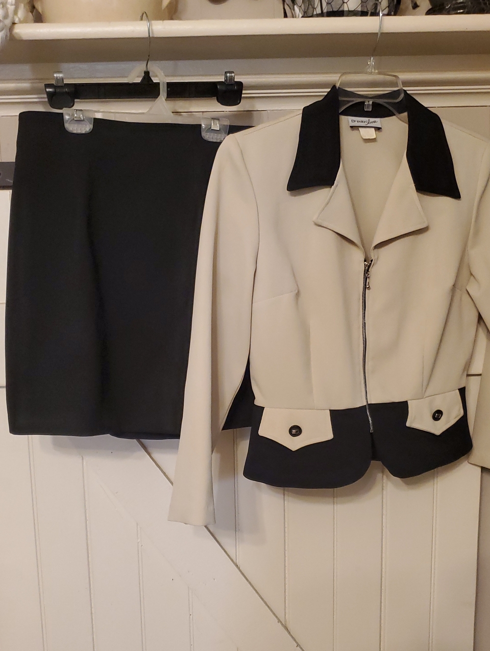 Jones New York Black and Cream Two-Tone Zip-Front Blazer with Matching Skirt